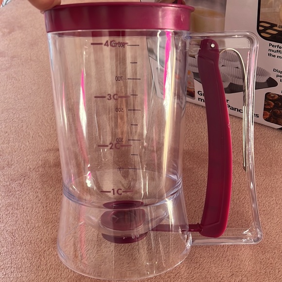 Batter Dispenser For Baking And No Mess! - Picture 2 of 5
